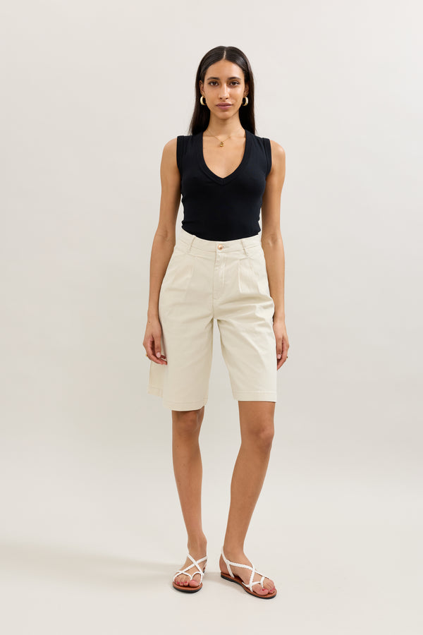 Color:Beige, Bermuda Margaux Chino à Pinces - Vue 1 - Place du Jour