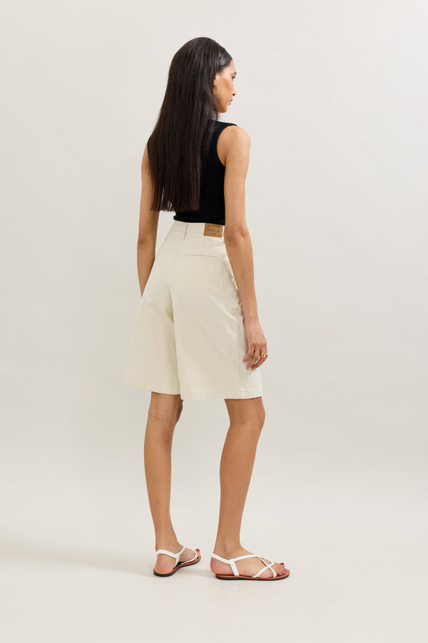 Color:Beige, Bermuda Margaux Chino à Pinces - Vue 3 - Place du Jour