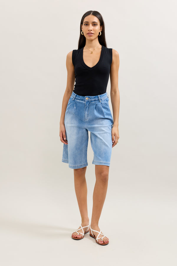Color:Jean bleu clair, Bermuda Margaux Chino à Pinces - Vue 1 - Place du Jour