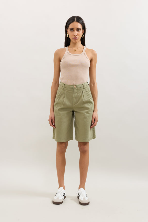 Color:Kaki, Bermuda Margaux Chino à Pinces - Vue 1 - Place du Jour