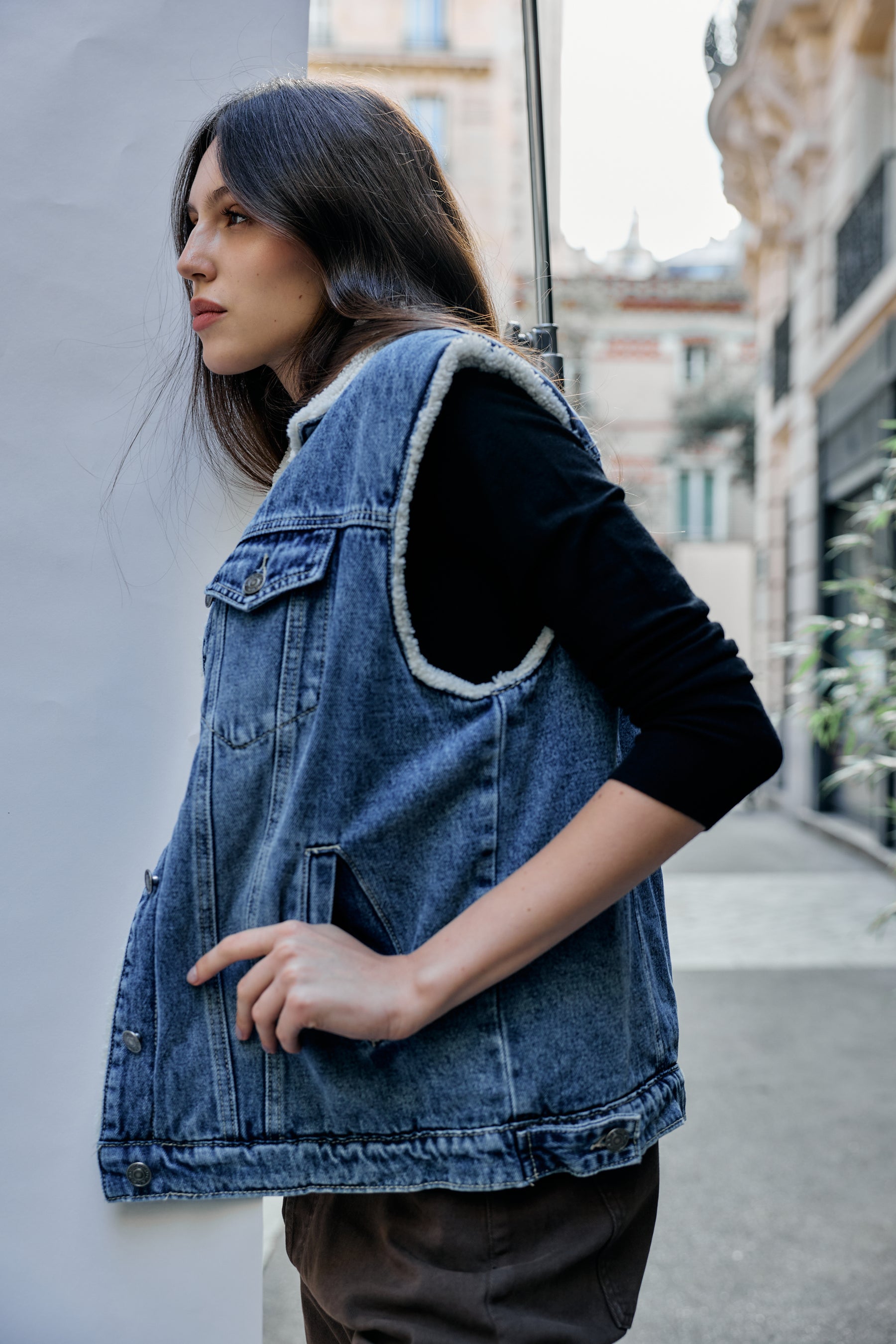 Jean bleu, Veste sans manches doublée moumoute - Veste femme - Place du jour Jean bleu, Veste sans manches doublée moumoute - Veste femme - Place du jour