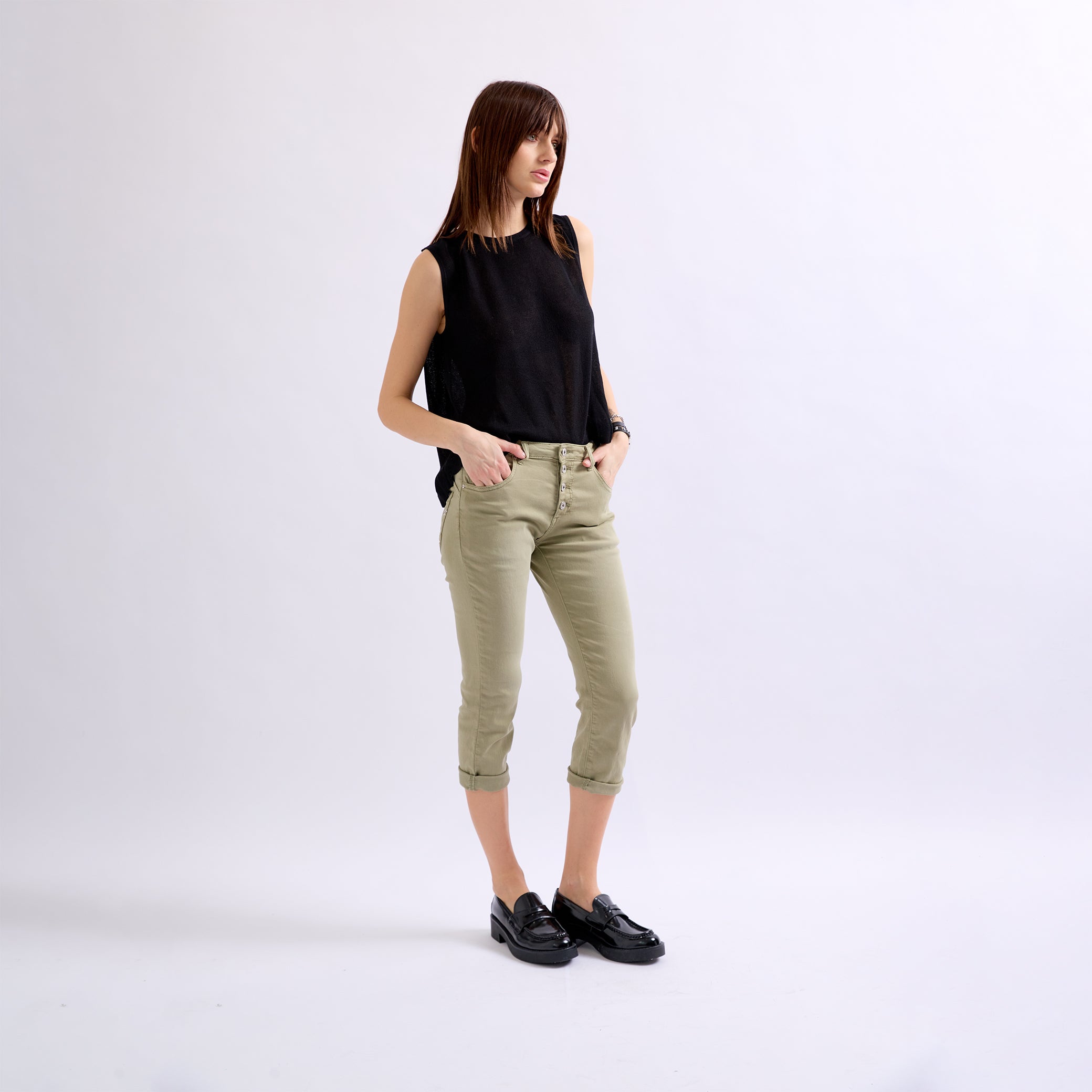 Kaki , Pantacourt en JoggJeans à Boutons - Pantacourt Femme - Place du jour Kaki , Pantacourt en JoggJeans à Boutons - Pantacourt Femme - Place du jour