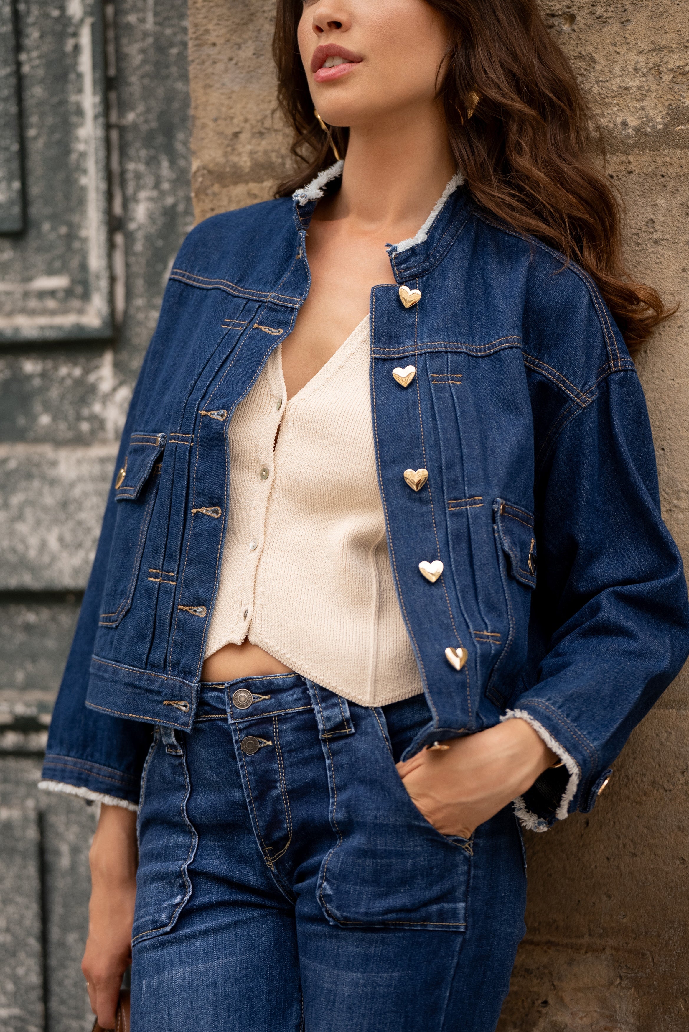 Jean bleu,Blouson en jean col rond boutons coeurs dorés - Jean femme - Place du jour Jean bleu,Blouson en jean col rond boutons coeurs dorés - Jean femme - Place du jour