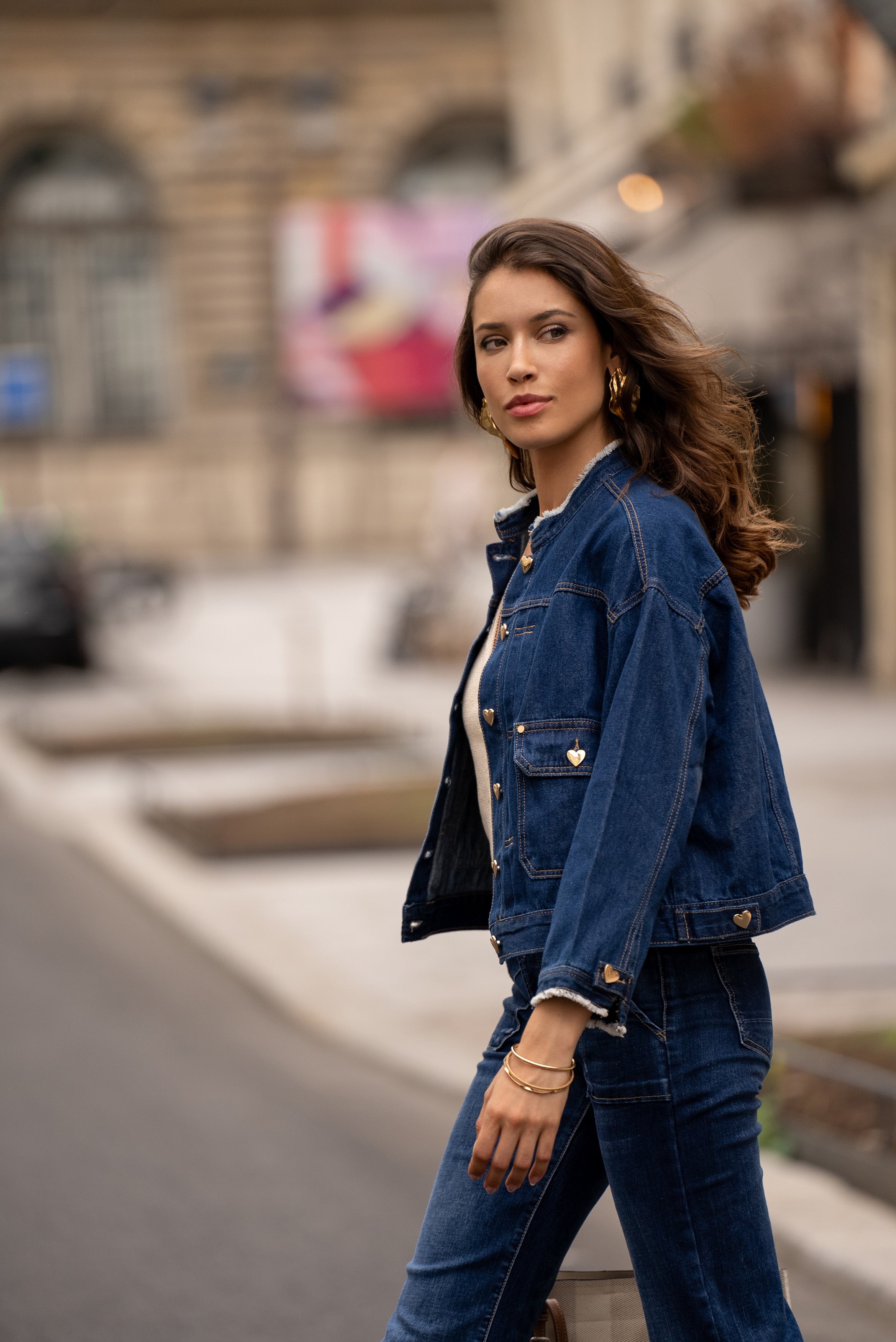 Jean bleu,Blouson en jean col rond boutons coeurs dorés - Jean femme - Place du jour Jean bleu,Blouson en jean col rond boutons coeurs dorés - Jean femme - Place du jour