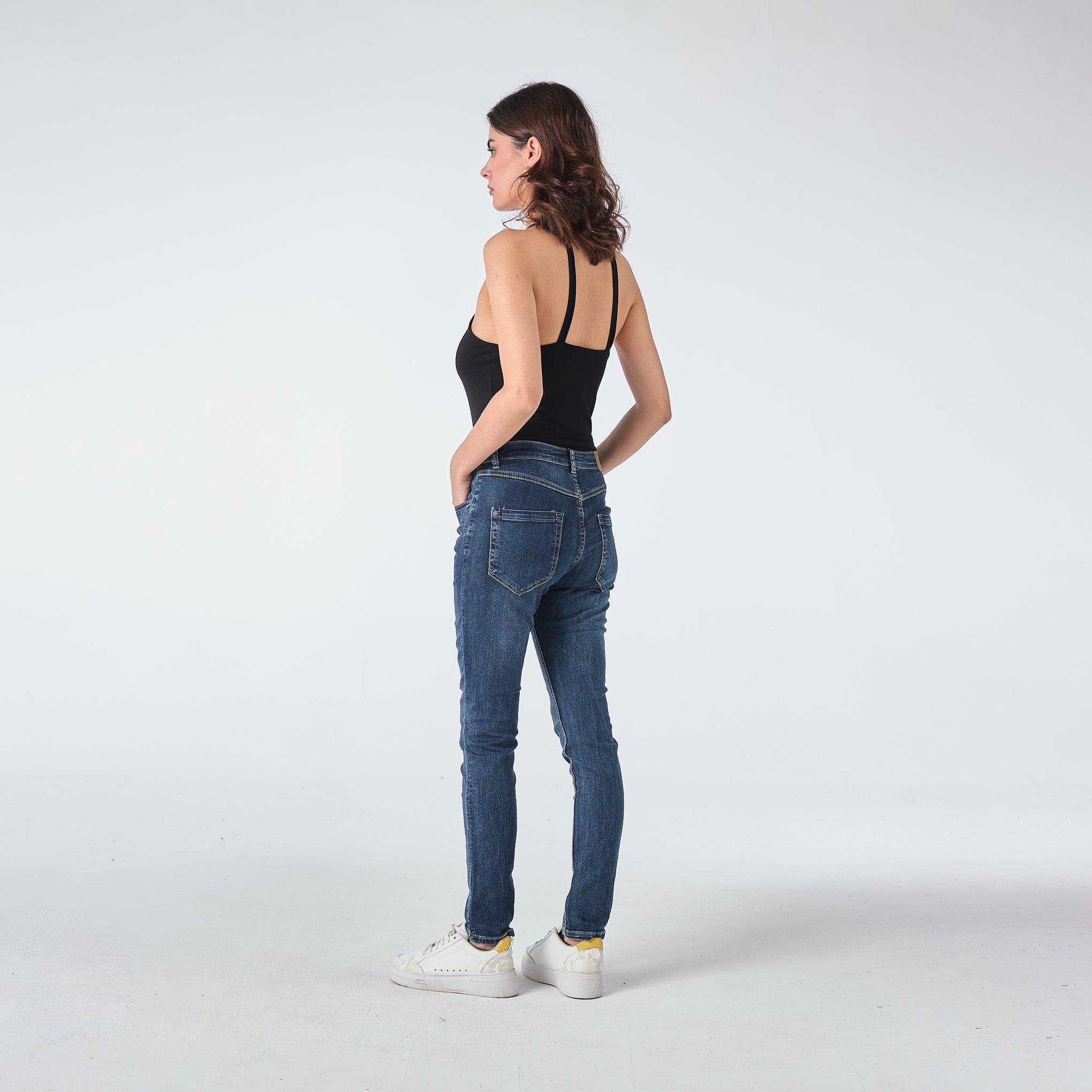 Jean bleu fonce, Jeans Boyfriend avec Boutons Fantaisies - Femme - Place du jour Jean bleu fonce, Jeans Boyfriend avec Boutons Fantaisies - Femme - Place du jour