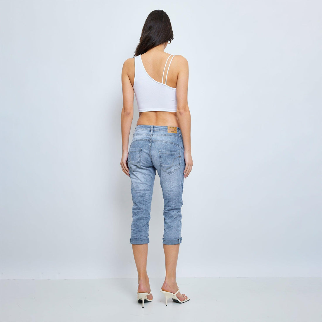 Pantacourt Ambre en Jean Taille Haute Classique à Boutons Pantacourt Ambre en Jean Taille Haute Classique à Boutons
