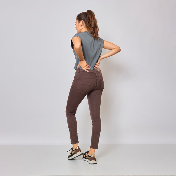 Color:Choco ,Classique Boyfriend Stretch en Joggjeans - Pantalon couleur femme - Place du jour