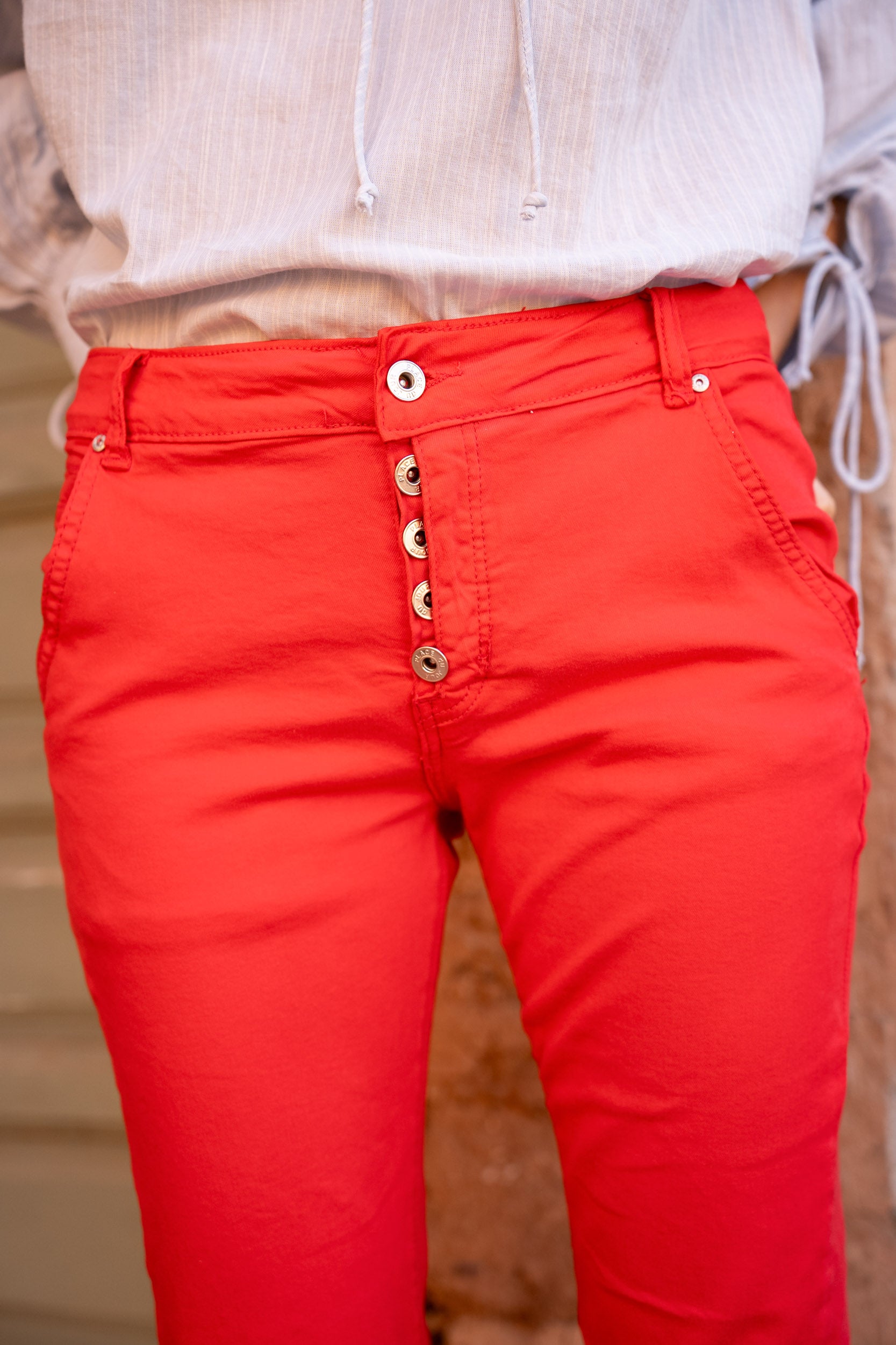 Rouge,Boyfriend avec Revers Blanc - Pantalon Couleurs Femme - Place du jour Rouge,Boyfriend avec Revers Blanc - Pantalon Couleurs Femme - Place du jour