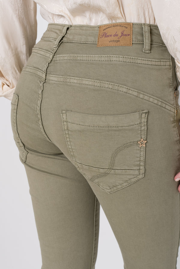 Boyfriend Taille Haute à Boutons