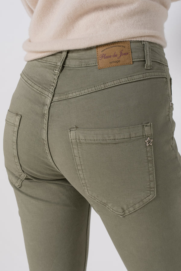 Color:Kaki ,Boyfriend avec boutons fantaisies - Pantalon Couleurs Femme - Place du jour