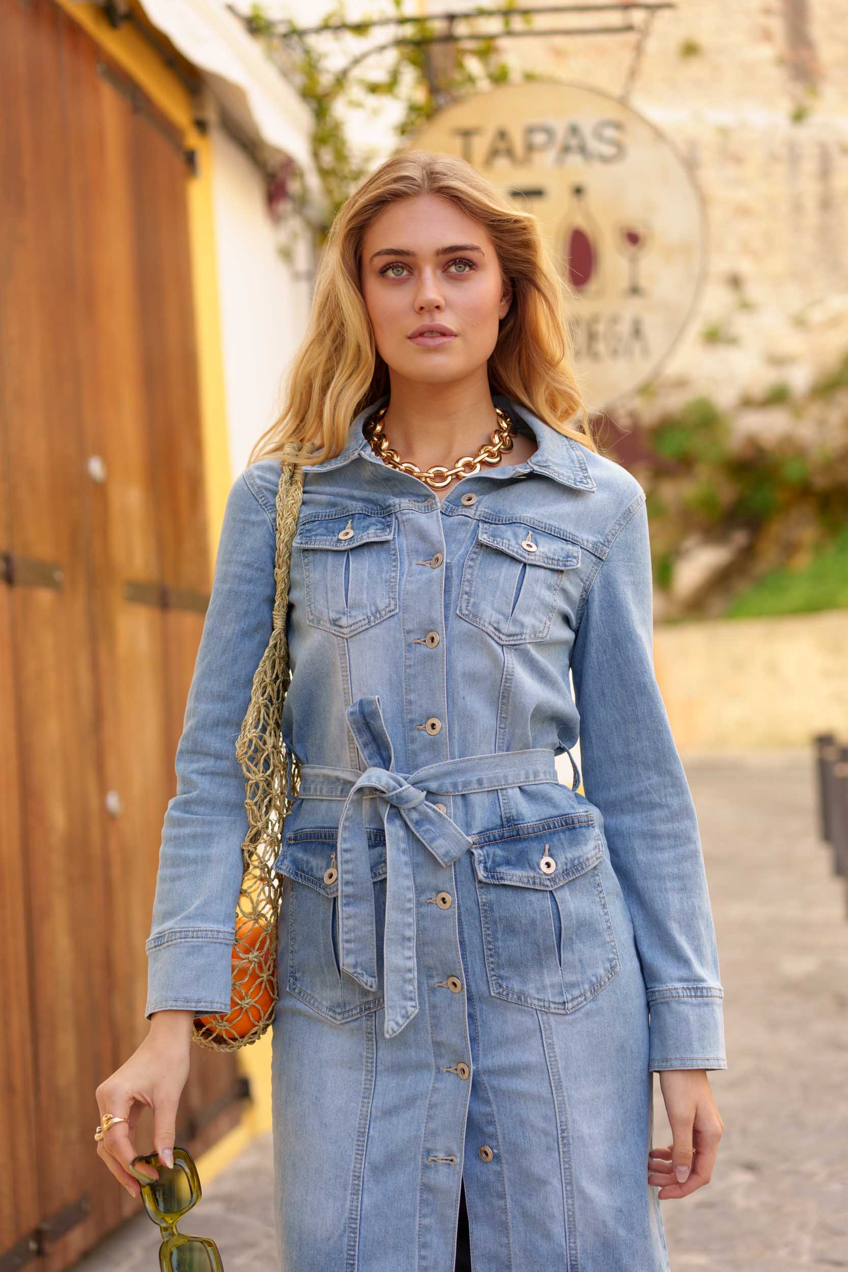Jean bleu clair, Robe en jeans longue - fendue - Jean Femme - Place du jour Jean bleu clair, Robe en jeans longue - fendue - Jean Femme - Place du jour