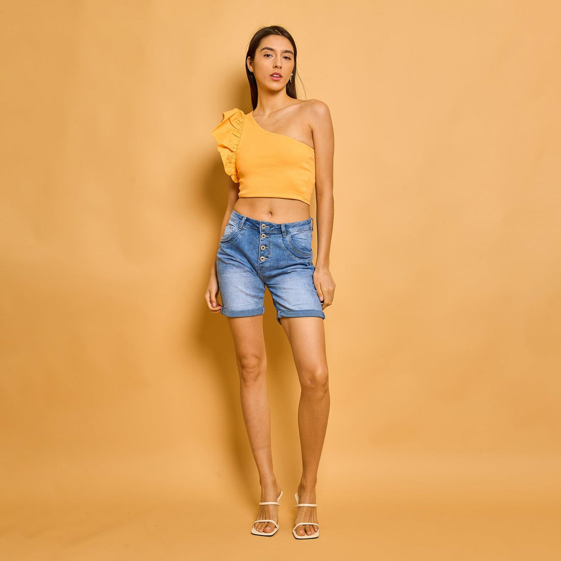 Short Léna en Jean Classique Taille Haute 4 Boutons Short Léna en Jean Classique Taille Haute 4 Boutons