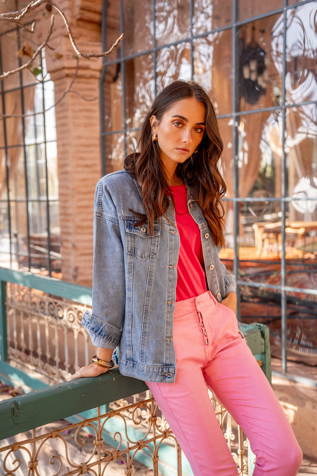 Veste en jean Faustine avec grand cœur au dos Veste en jean Faustine avec grand cœur au dos