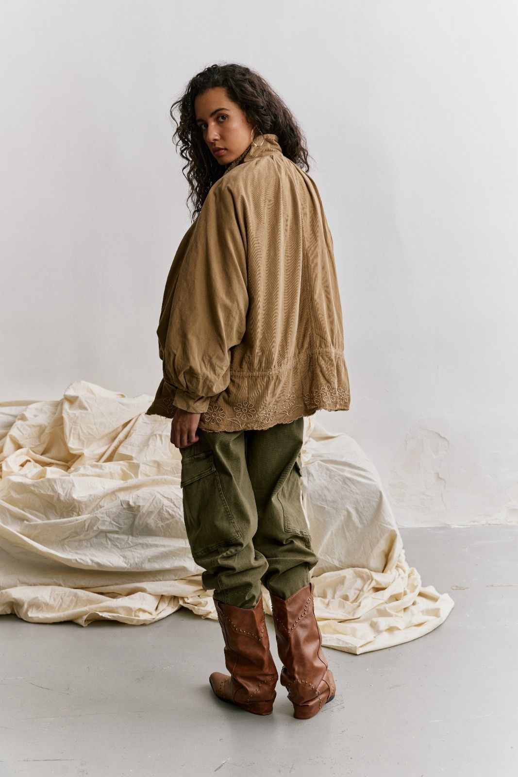 Taupe, Blouson Oversize Velours Broderie Anglaise - Vue 4 - Place du Jour