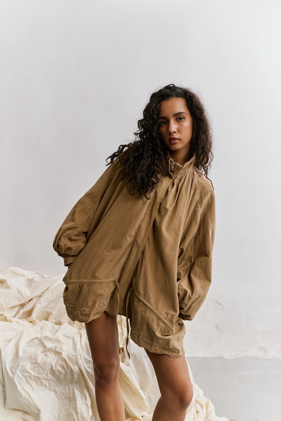 Taupe, Blouson Oversize Velours Broderie Anglaise - Vue 6 - Place du Jour