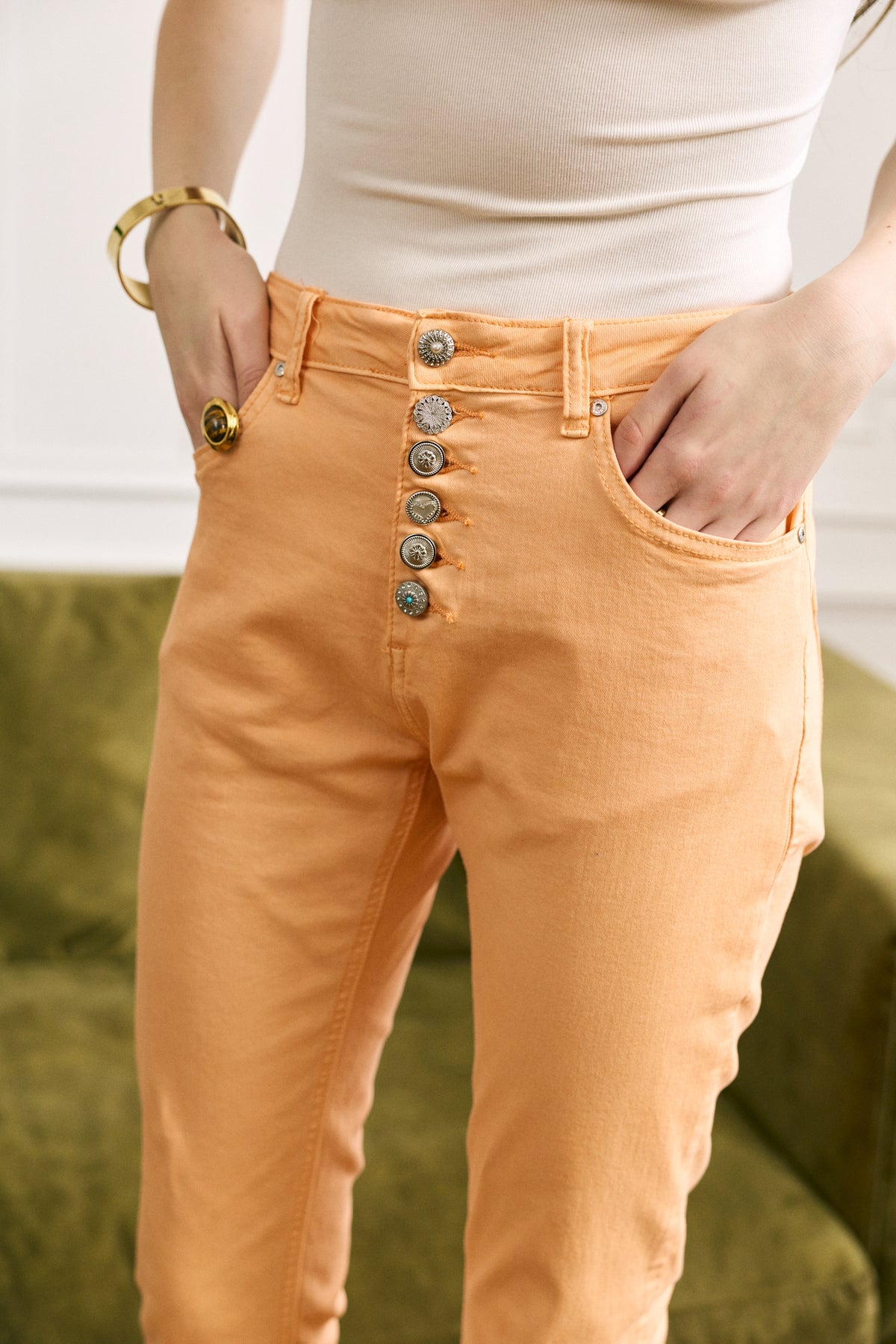 Orange ,Boyfriend avec boutons fantaisies - Pantalon Couleurs Femme - Place du jour