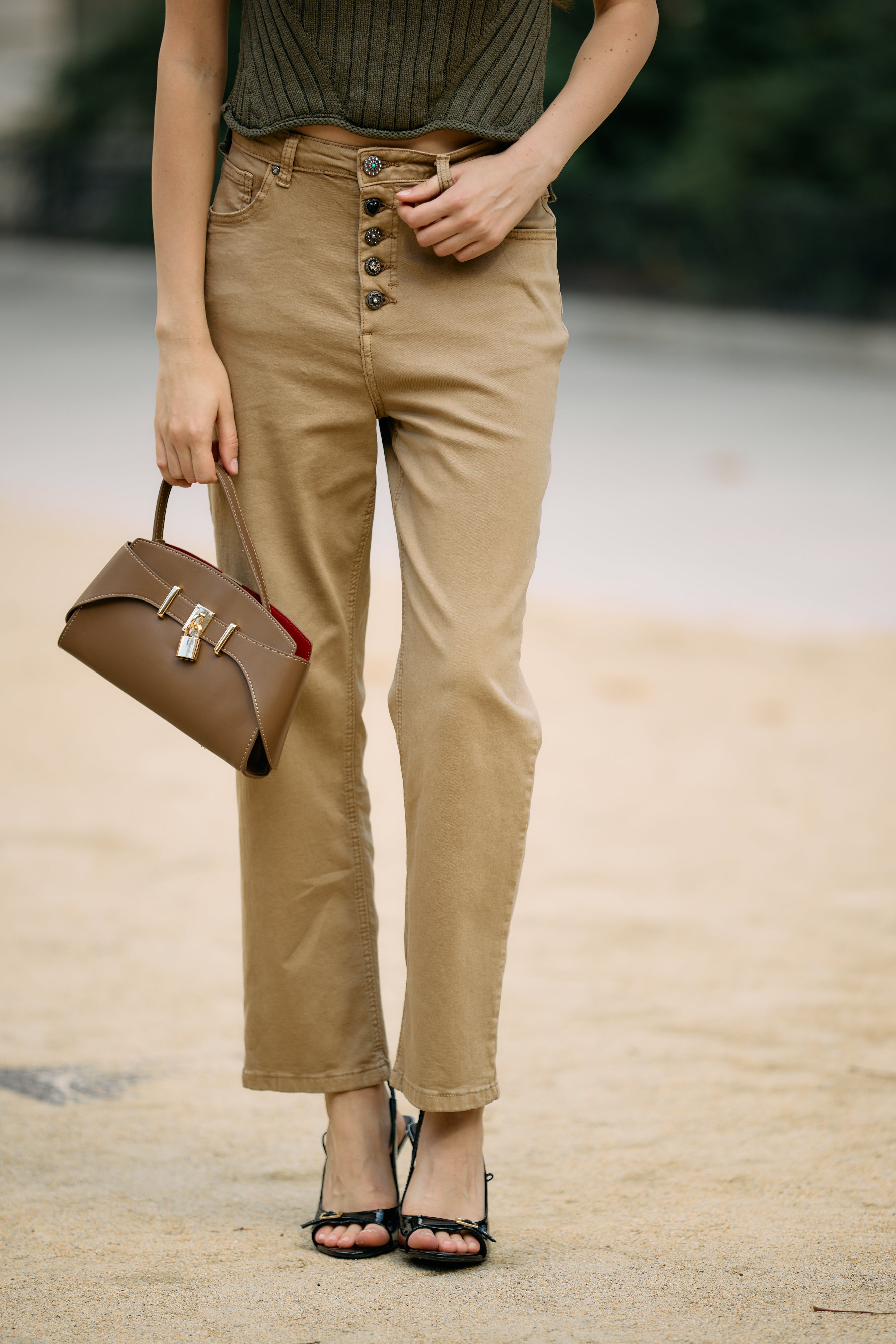 Taupe, Pantalon coupe droite boutons fantaisies Place du jour