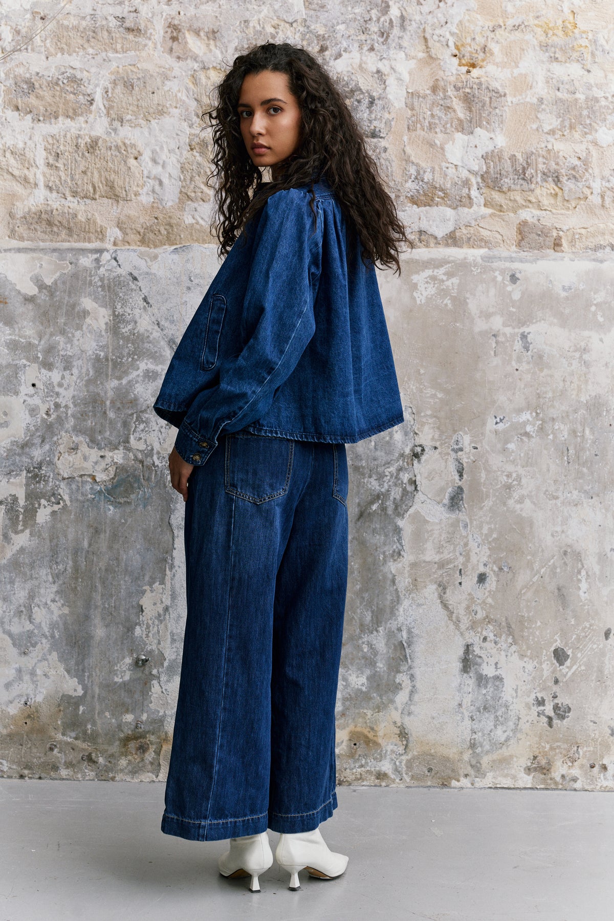 Jean bleu, Jupe-Culotte en Jean Brut à Plis - Vue 4 - Place du Jour