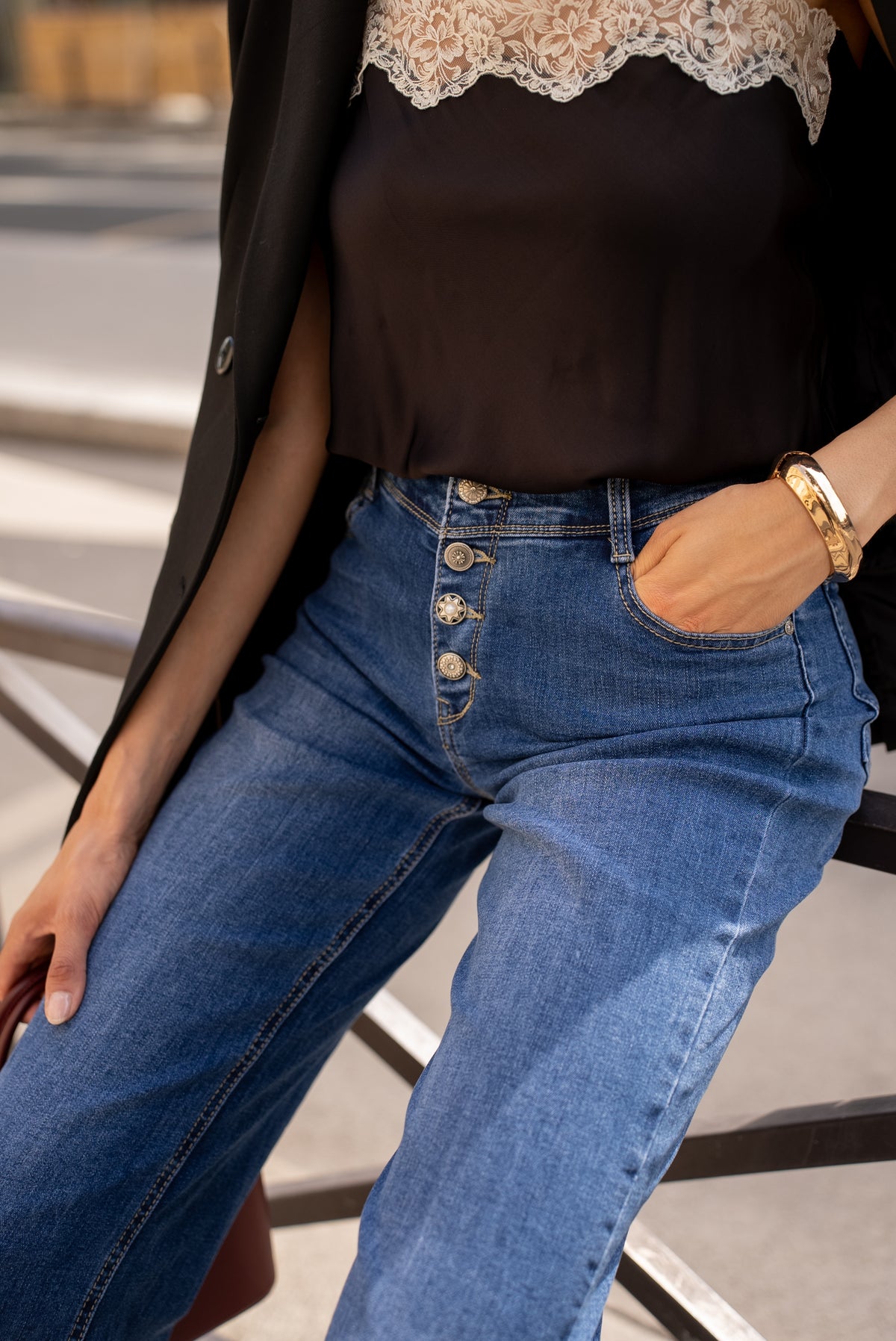 Jean bleu fonce,Jean coupe droite avec boutons fantaisies - Jean femme - Place du jour