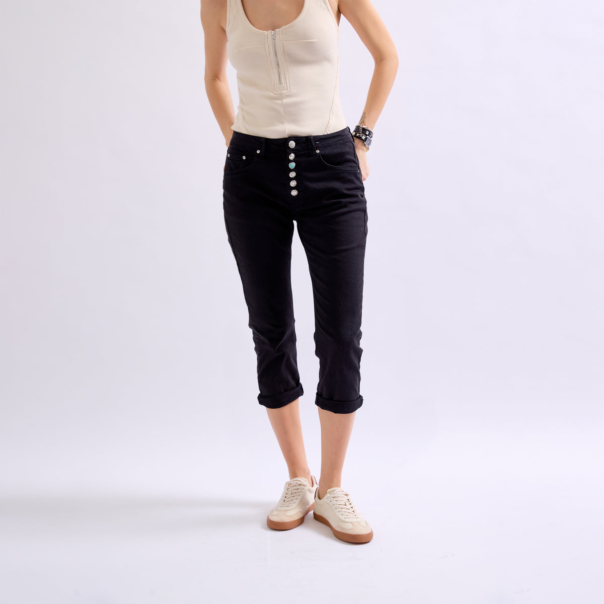 Noir, Pantacourt couleurs place du jour boutons fantaisies