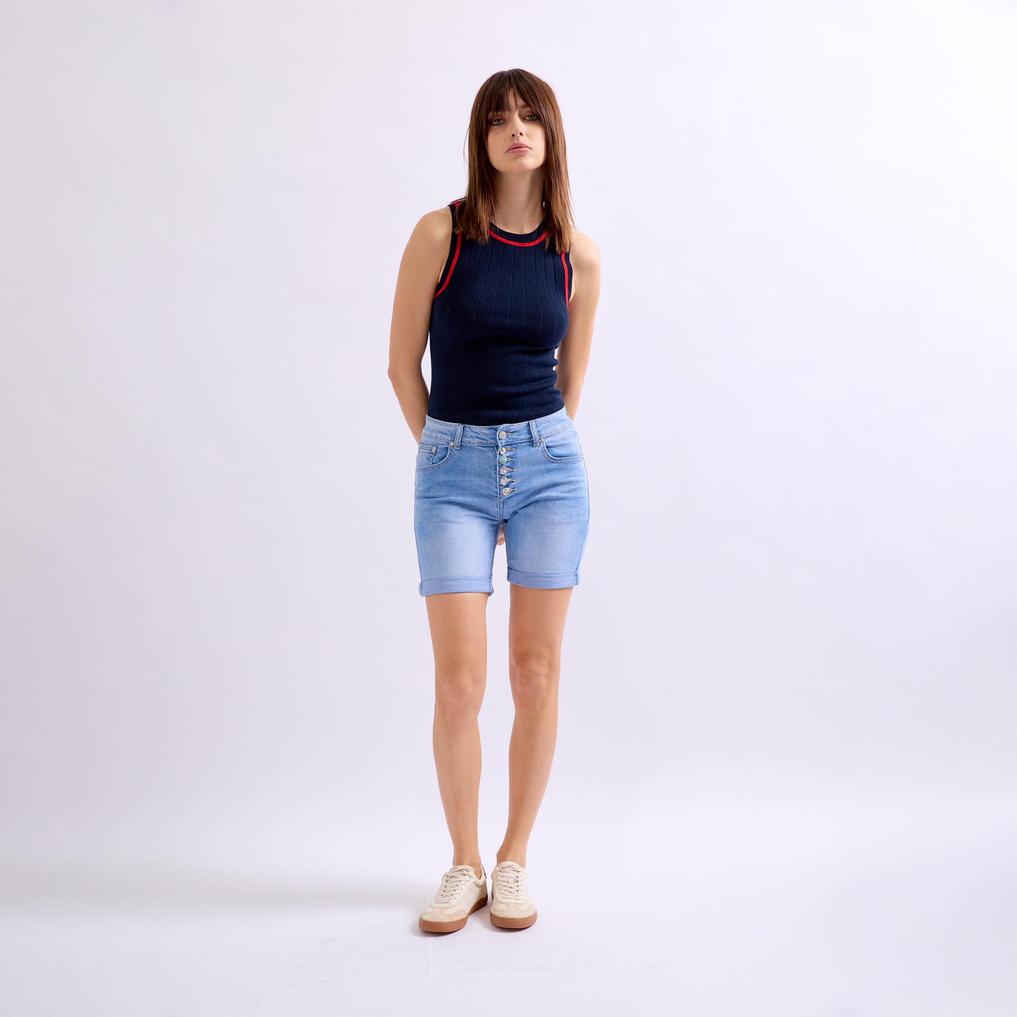 Jean bleu clair, Short taille haute boutons fantaisies place du jour