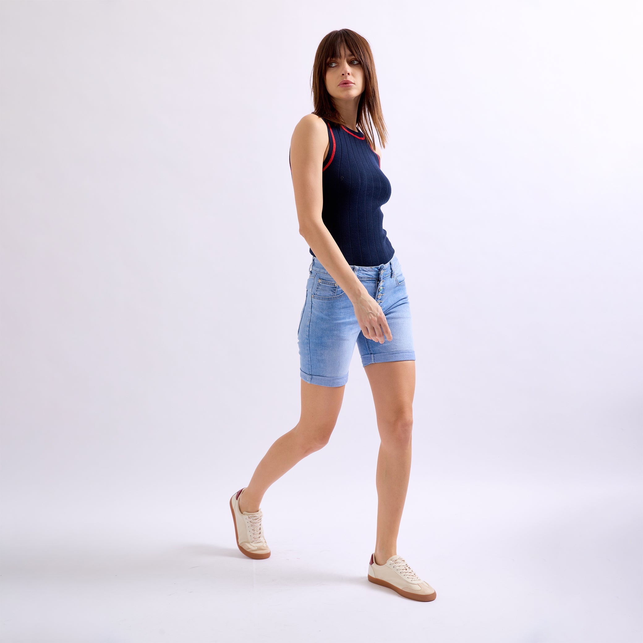 Jean bleu clair, Short taille haute boutons fantaisies place du jour