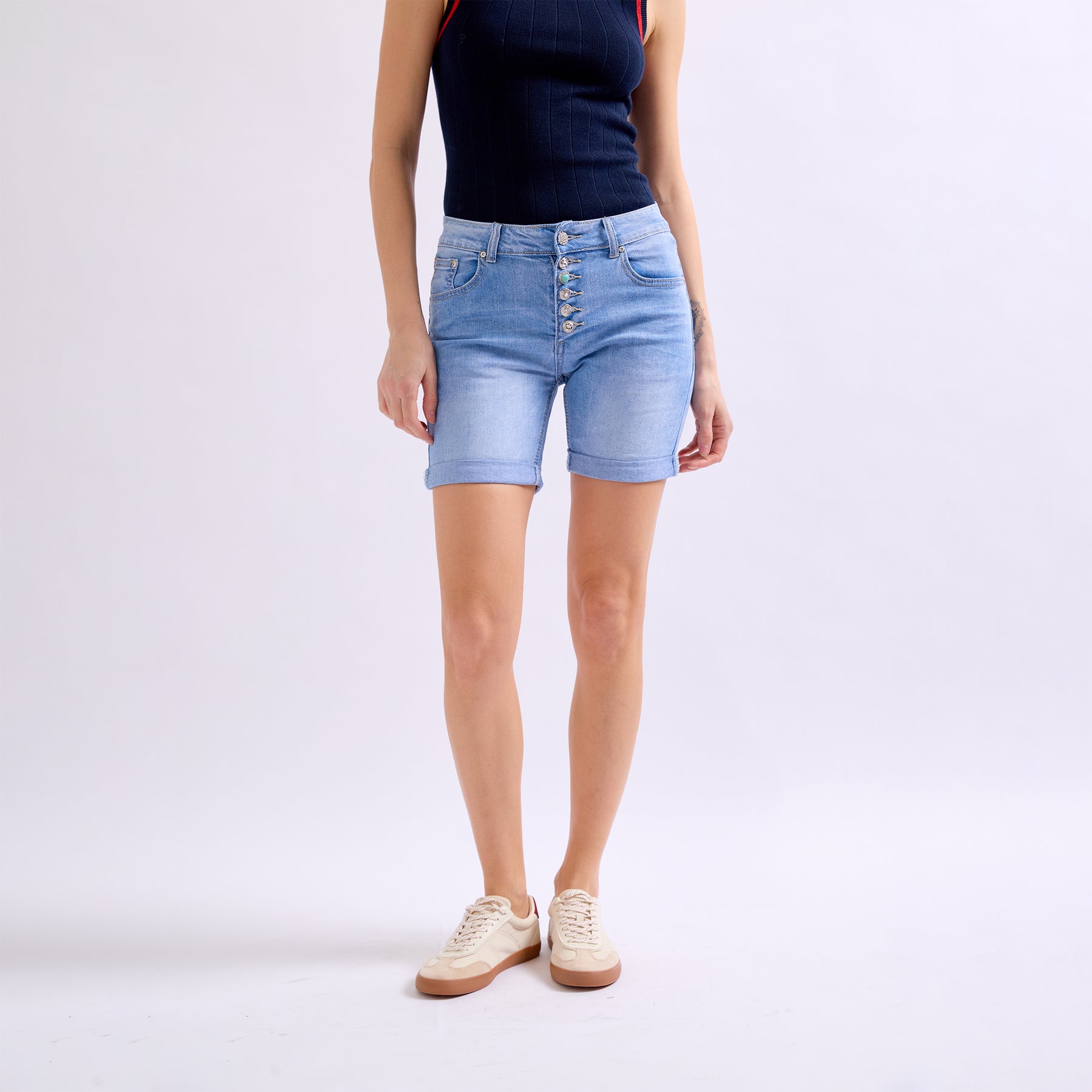 Jean bleu clair, Short taille haute boutons fantaisies place du jour
