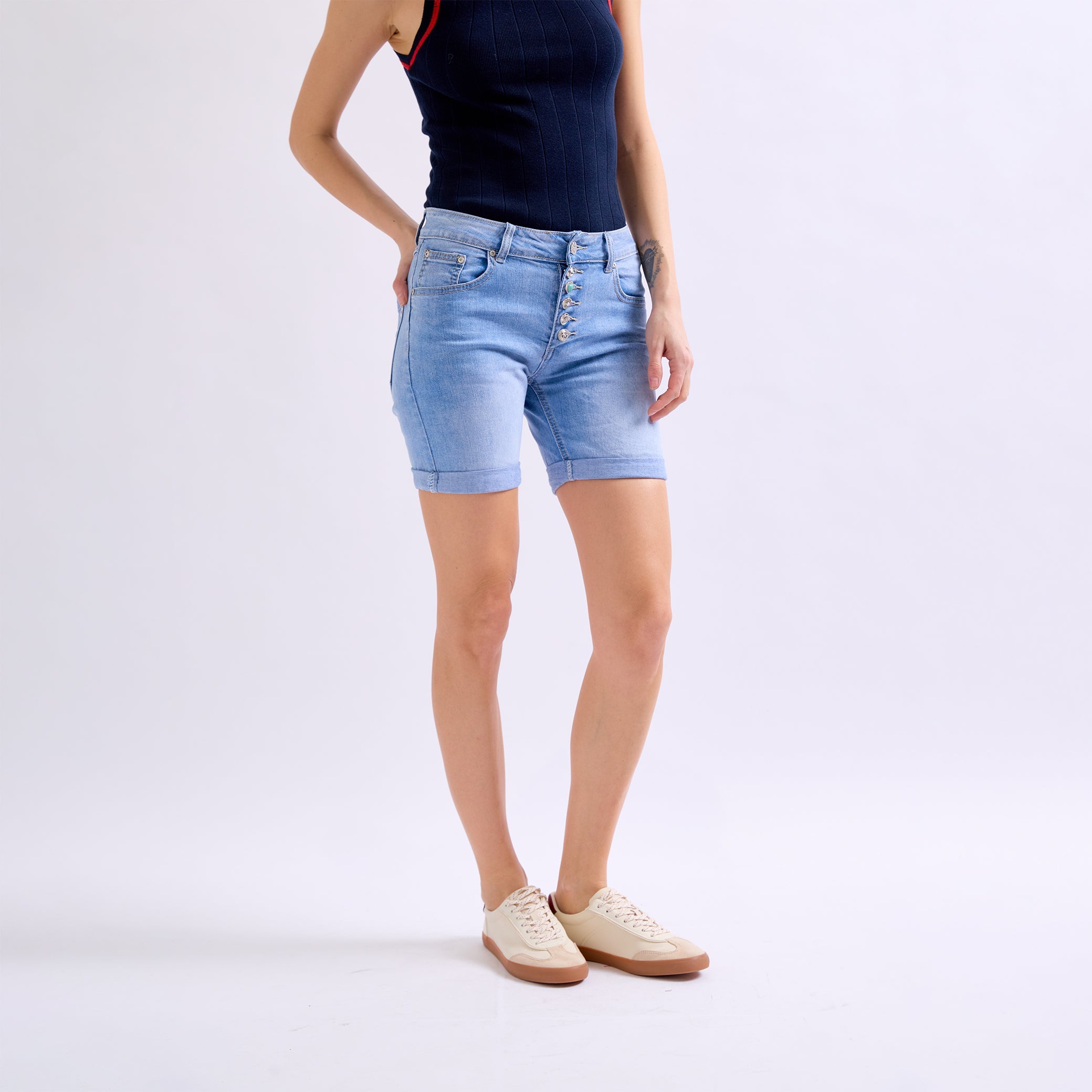 Jean bleu clair, Short taille haute boutons fantaisies place du jour
