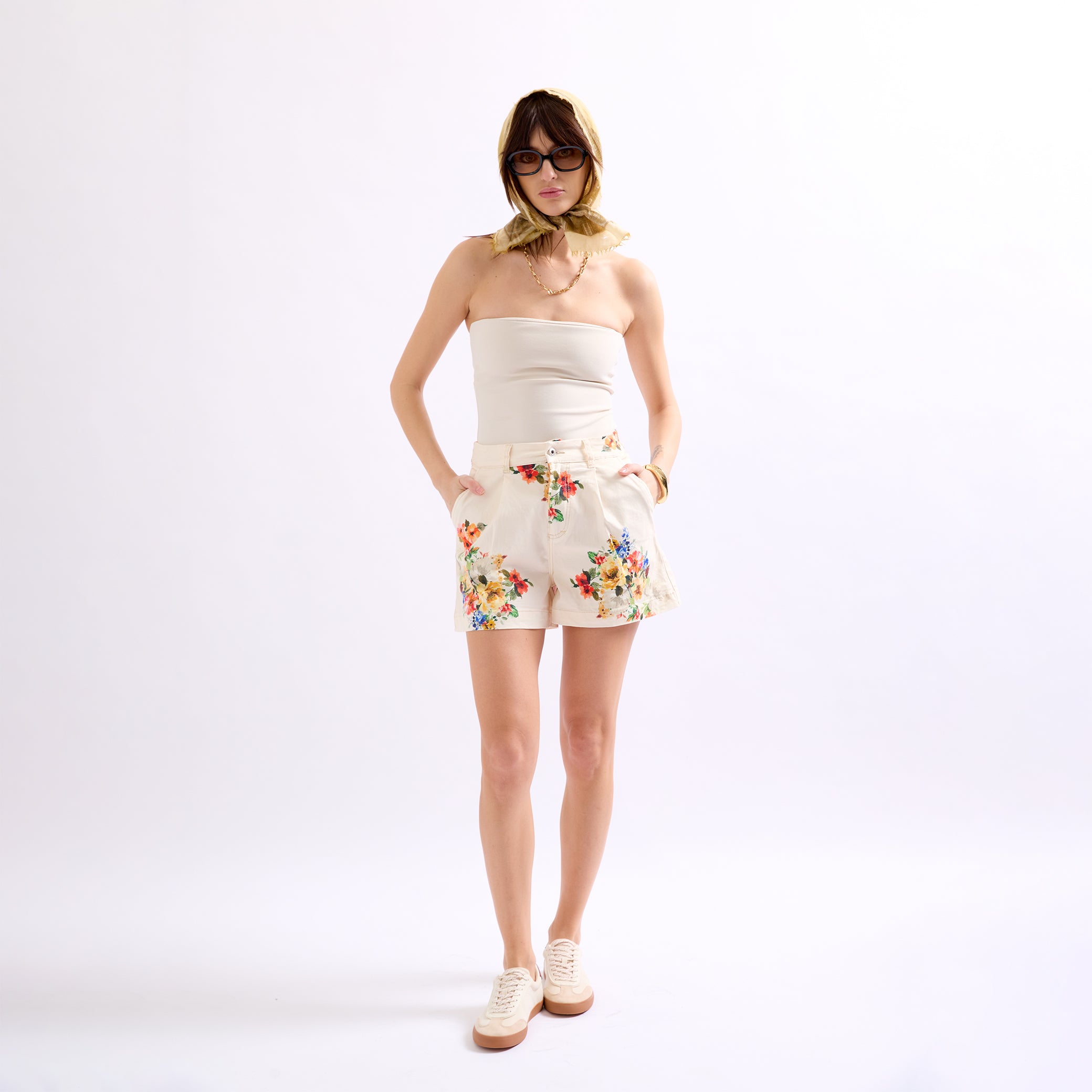 Beige,short place du jour beige fleurie