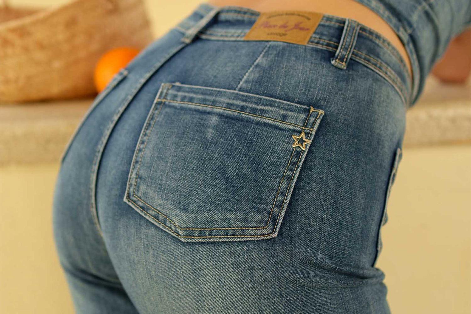 Close up - Jean bleu - Petit poche plaquée - Taille haute - Zoom - Vue de dos