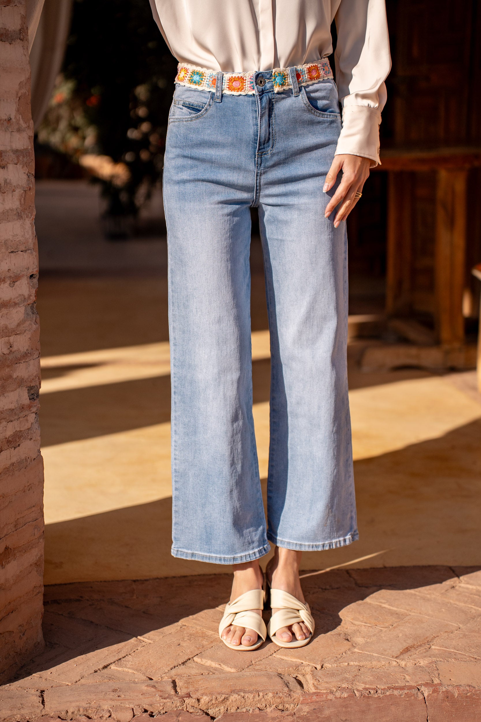 Jean bleu,Jean Laëtitia coupe droite avec ceinture en broderie - Jean femme - Place du jour